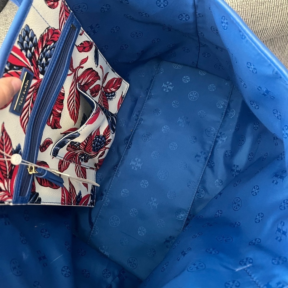 Floral Tote Bag with Blue and Red Accents - Picture 9 of 14